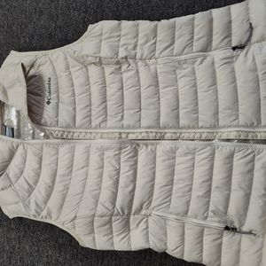 Columbia cream color puffer vest